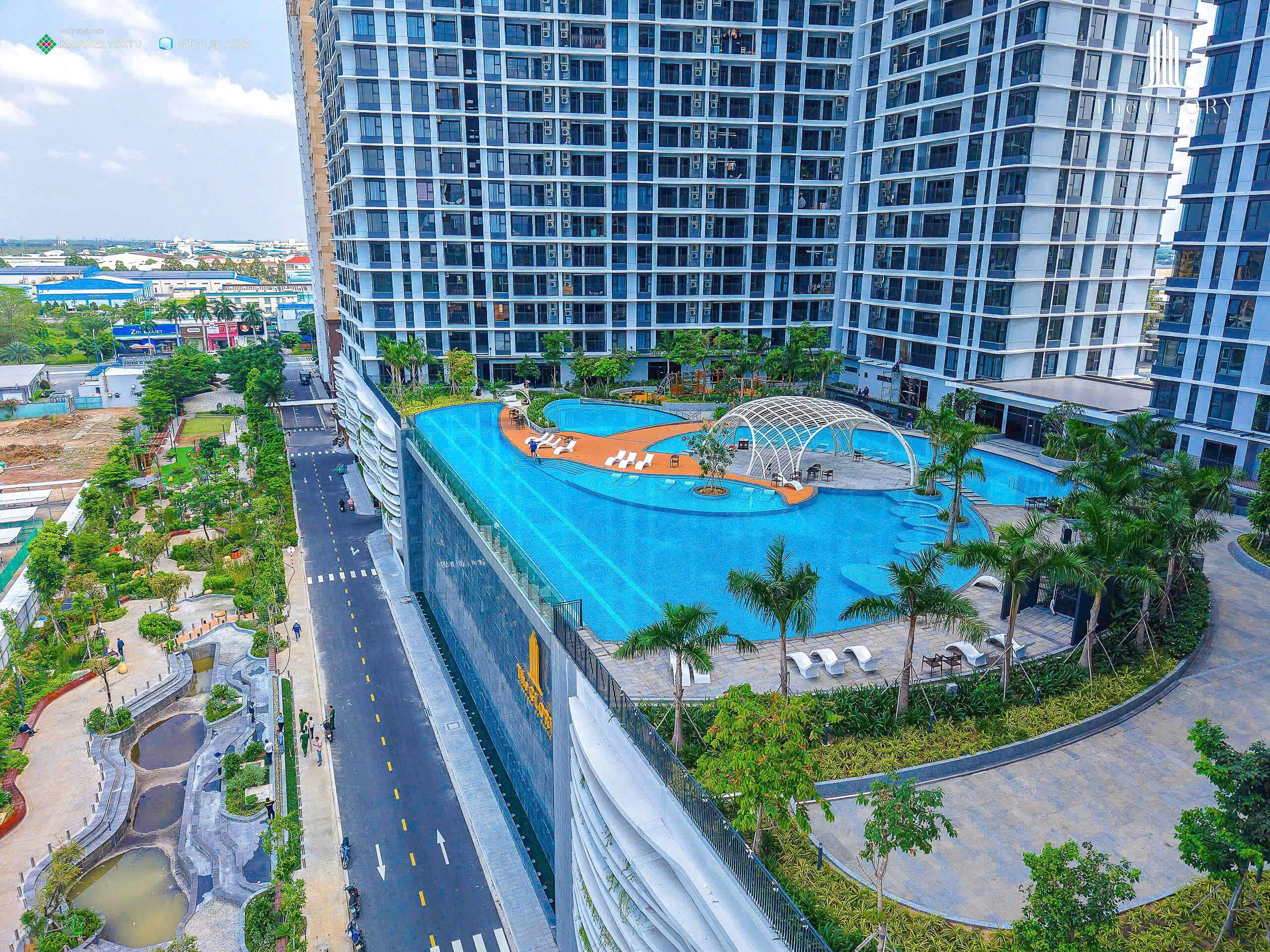 Hồ bơi thực tế